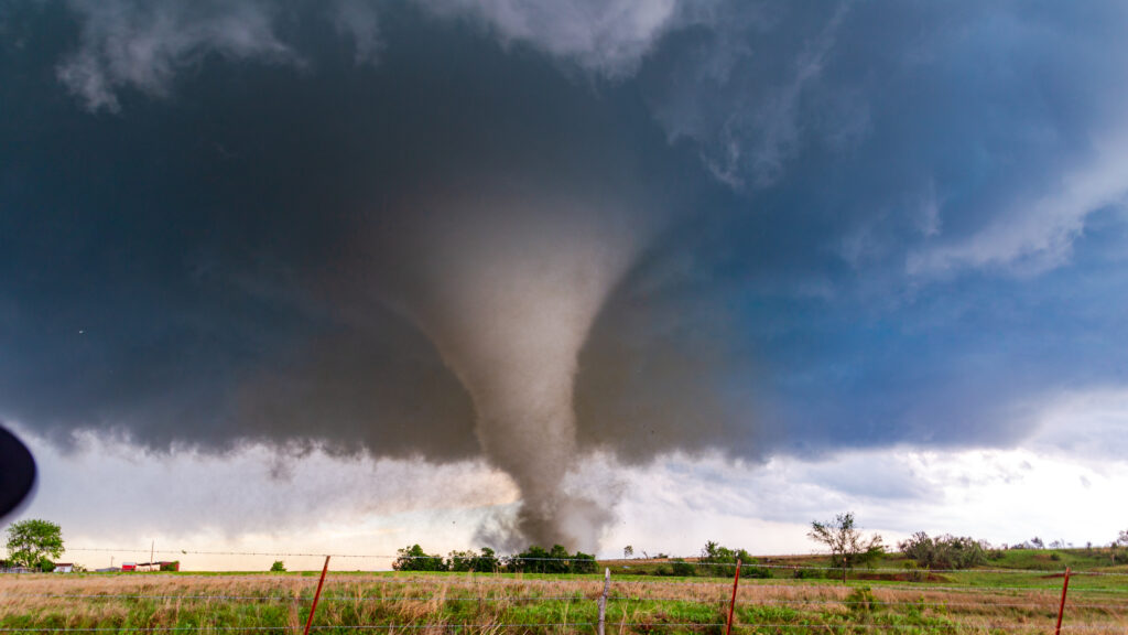 EF-4 Tornado near the town of Wynnewood, Oklahoma on May 9, 2016