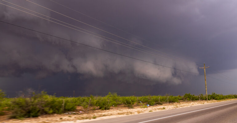 Big wall cloud south of Midland